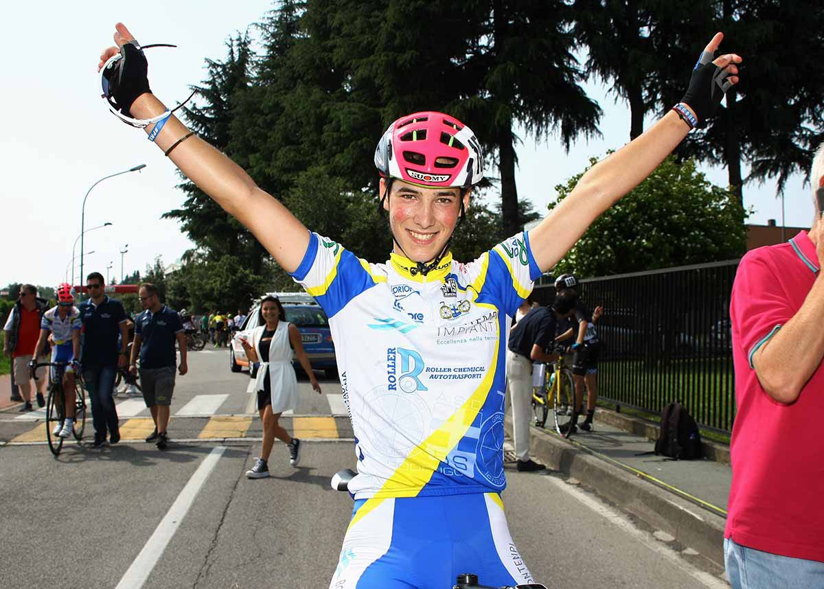 Andrea Bono festeggia la prima vittoria a Rescaldina