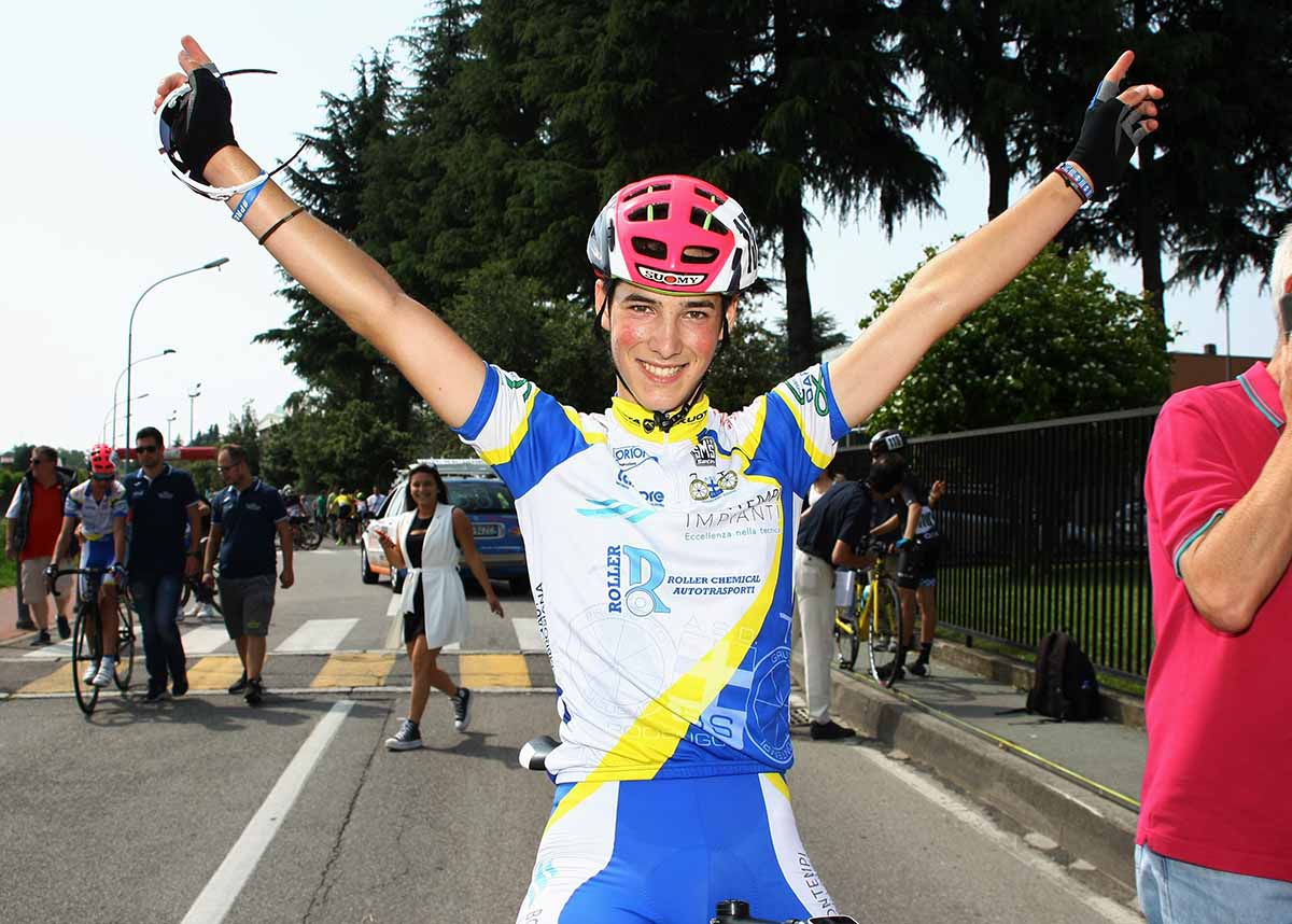 Andrea Bono festeggia la prima vittoria a Rescaldina