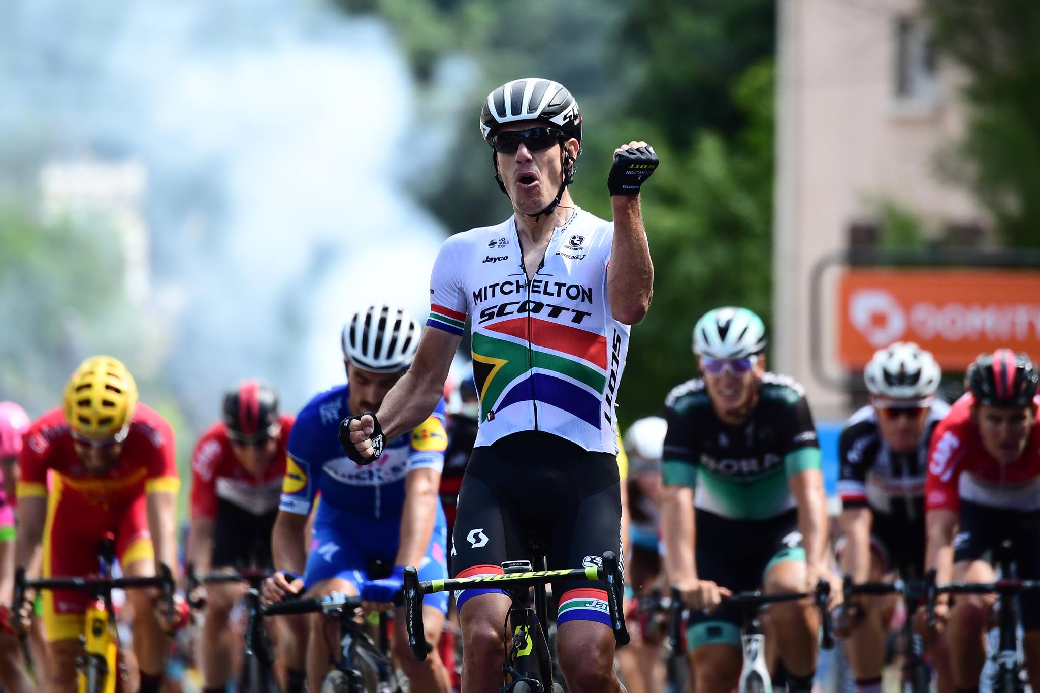 Daryl Impey vince la prima tappa del Critérium du Dauphiné 2018