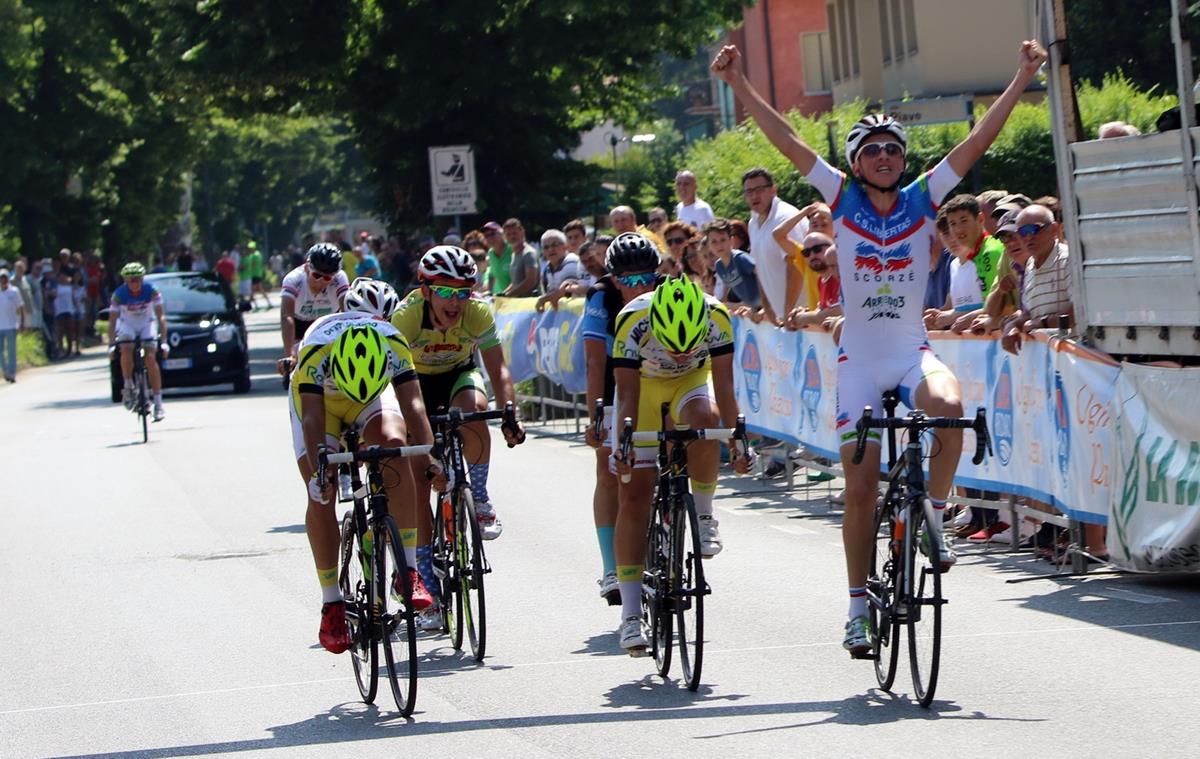 Andrea Busatto vince la volata di Zianigo
