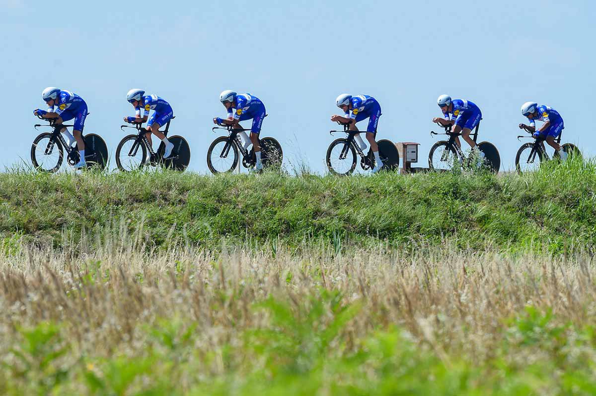 La Quick-Step Floors vince la cronosquadre inaugurale della Adriatica Ionica Race