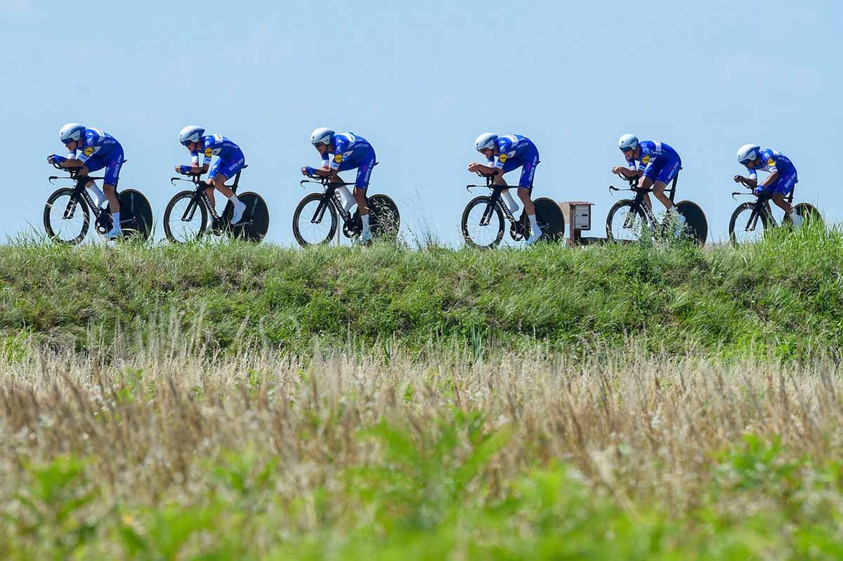 La Quick-Step Floors vince la cronosquadre inaugurale della Adriatica Ionica Race