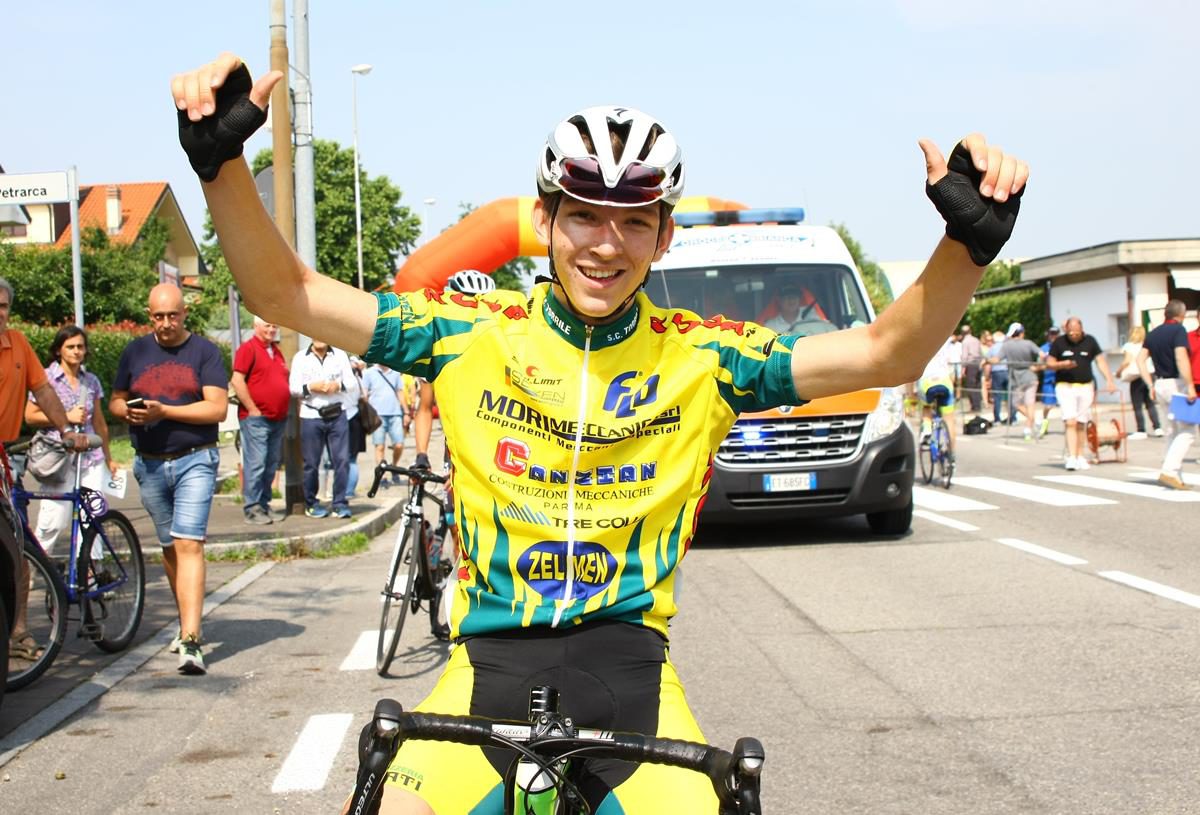 Michael Cattani festeggia la vittoria ad Inzago