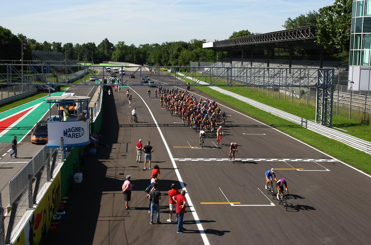 Uno dei passaggi sulla pista dell'Autodromo di Monza