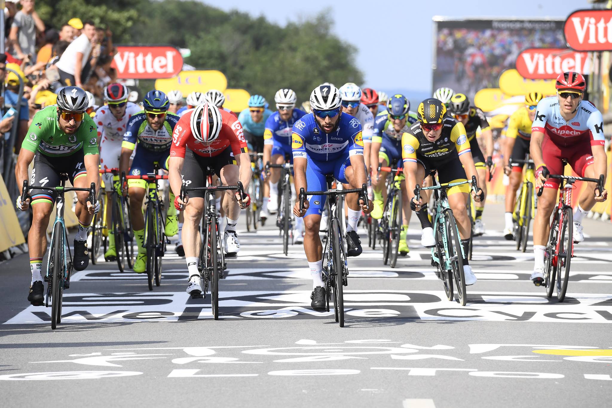 La volata della quarta tappa del Tour de France 2018 vinta da Fernando Gaviria