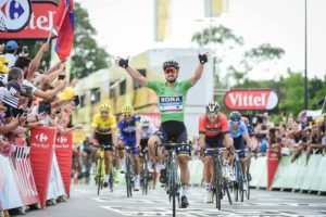 Peter Sagan anticipa Sonny Colbrelli nella quinta tappa del Tour de France 2018