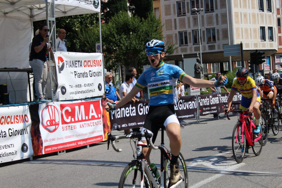 Luca Rinaldi vince la gara Esordienti 2° anno di Breno