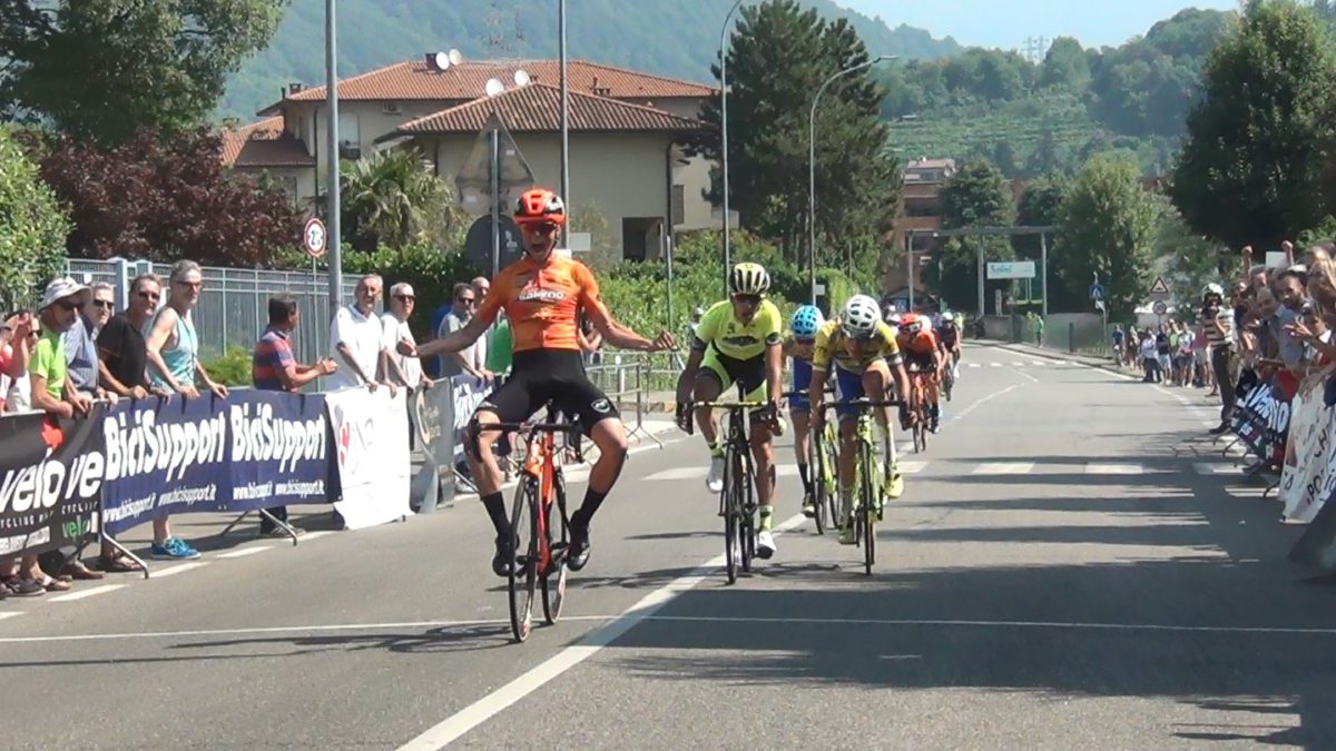 Francesco Carollo vince la prima prova del Giro della Brianza per Juniores ad Olgiate Molgora