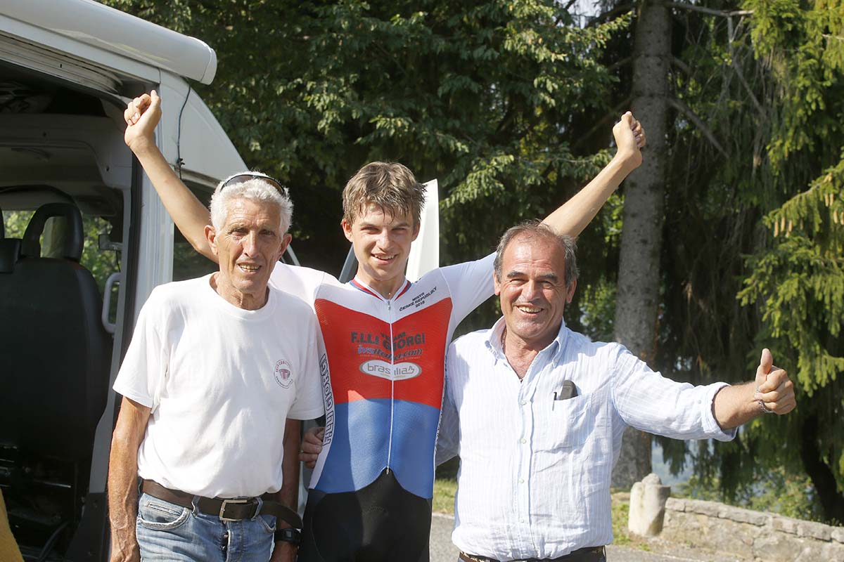 Mathias Vacek festeggia la vittoria alla Cene-Altino Allievi