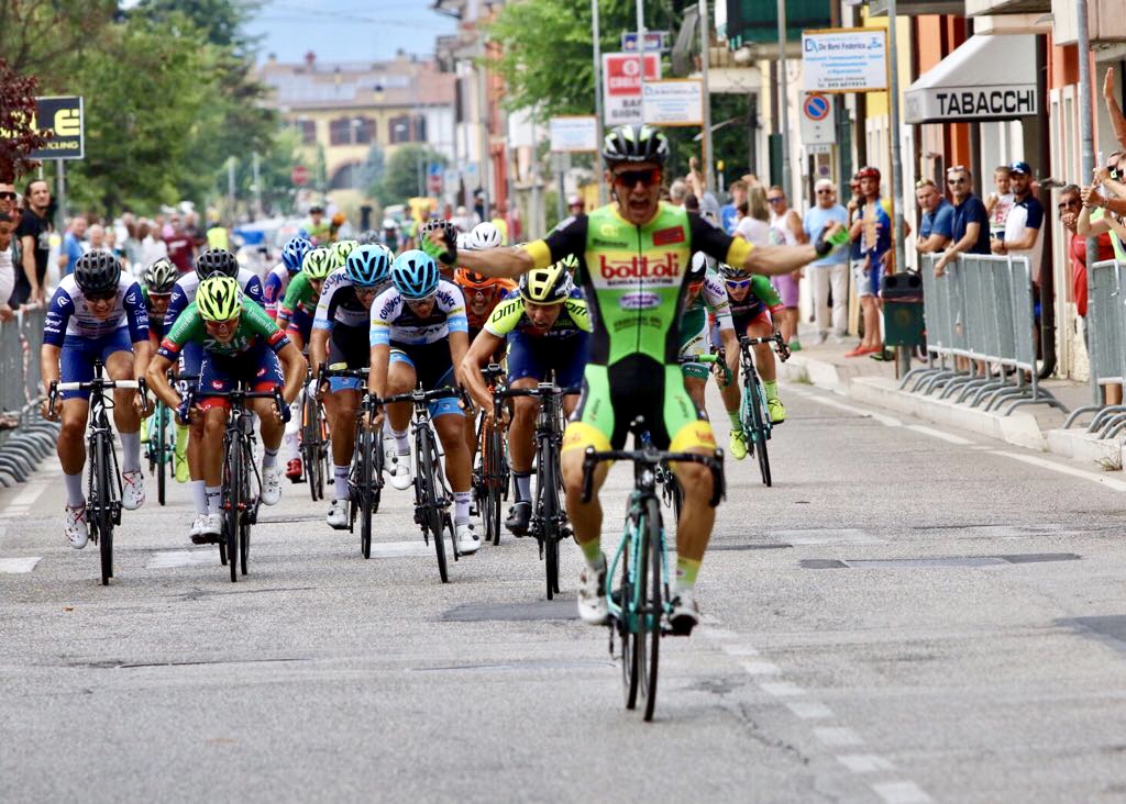 Cristian Rocchetta vince il Gp San Luigi a Caselle di Sommacampagna