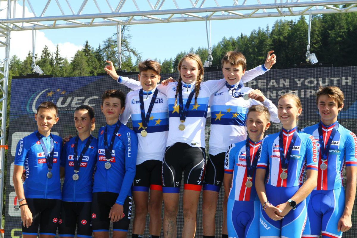 Il podio del Team Relay U15 degli Europei Giovanili MTB di Pila