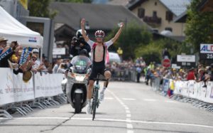 Gino Mader vince l'ottava tappa del Tour de l'AvenirGino Mader vince l'ottava tappa del Tour de l'Avenir