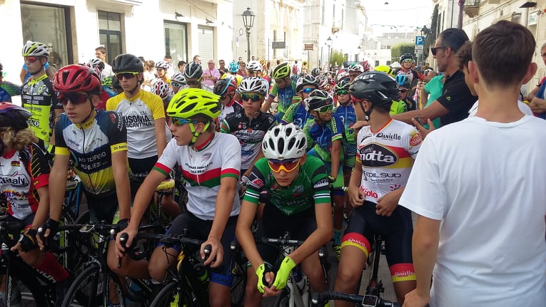 La partenza della gara Esordienti di Alberobello