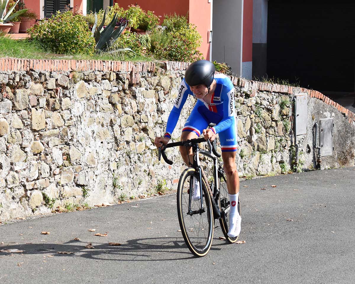 Karel Vacek in azione nella cronoscalata del Giro della Lunigiana
