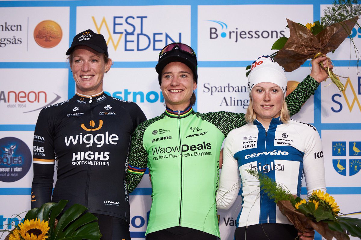 Il podio della Postnord Vargarda West Sweden vinta da Marianne Vos