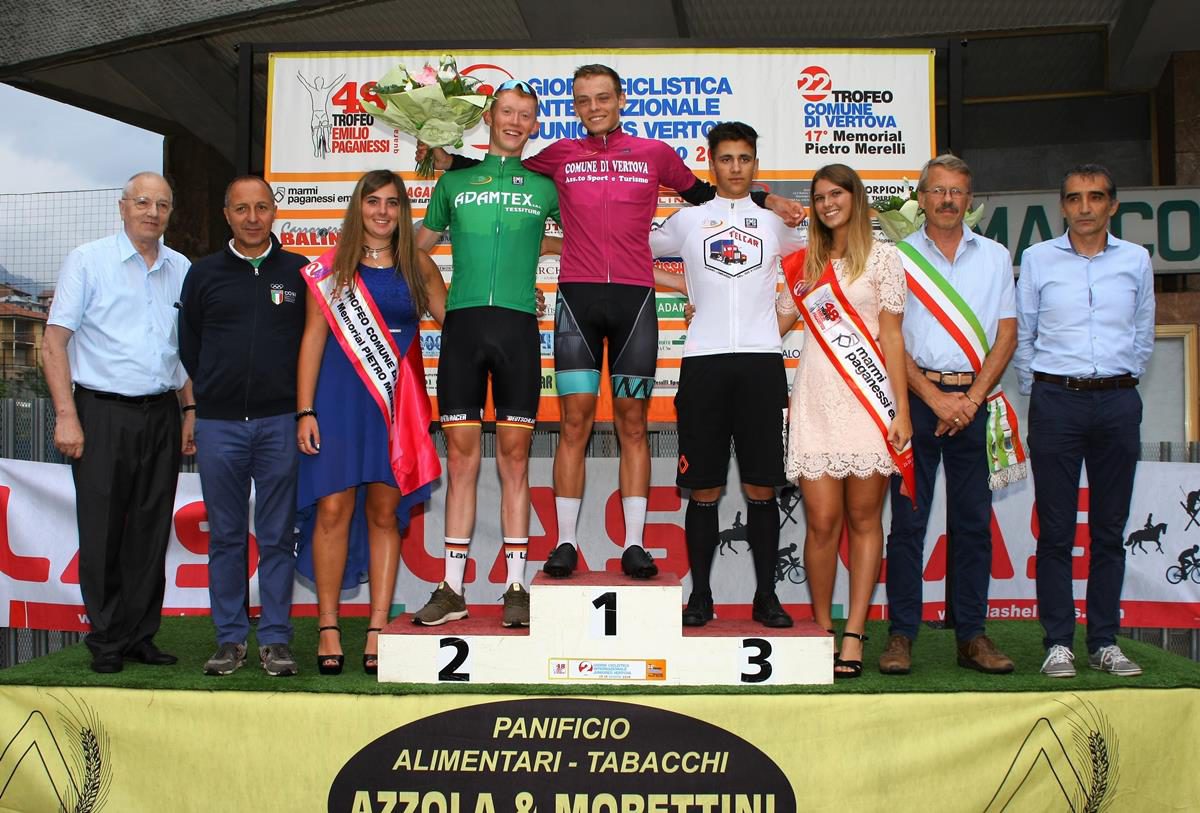 La premiazione della maglie della 2 Giorni di Vertova dopo la prima prova