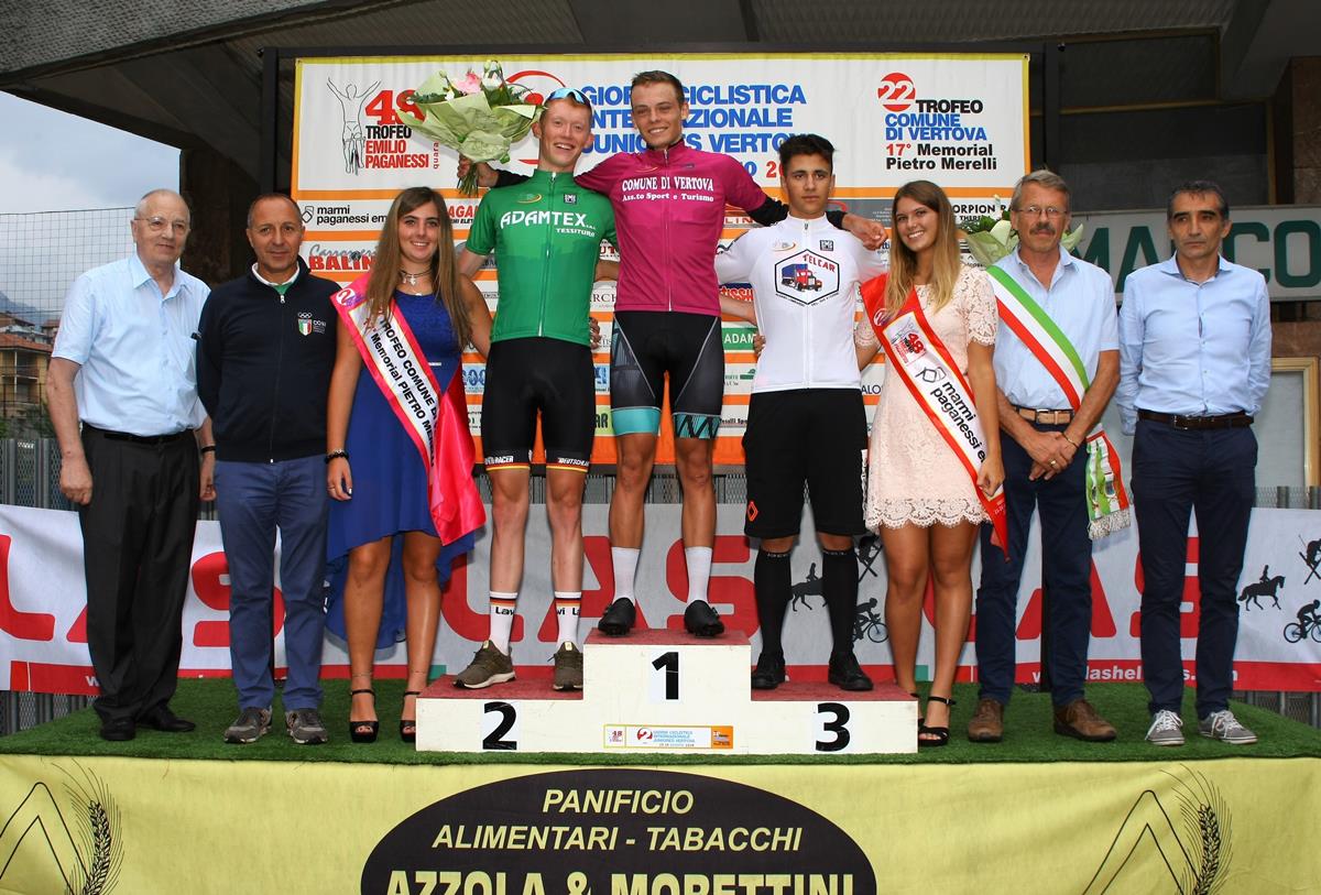La premiazione della maglie della 2 Giorni di Vertova dopo la prima prova