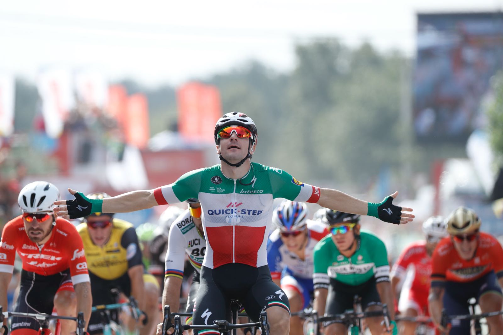 Elia Viviani vince la decima tappa della Vuelta a Espana 2018