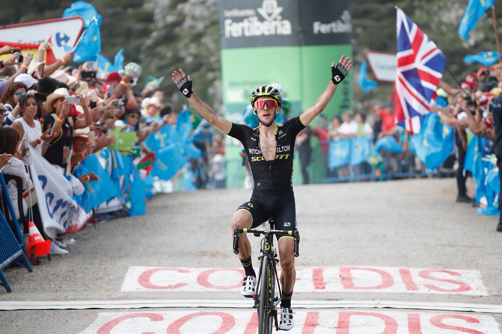 Simon Yates vince la 14esima tappa della Vuelta a Espana