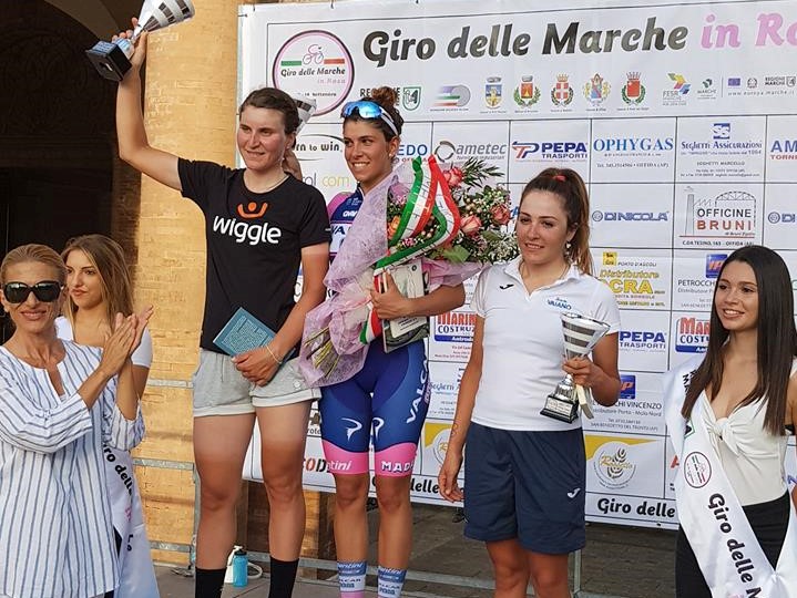Il podio della prima tappa del Giro delle Marche in Rosa vinta da Dalia Muccioli