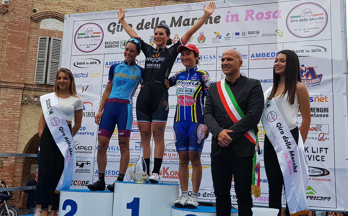 Il podio della seconda prova del Giro delle Marche in Rosa vinta da Elisa Longo Borghini