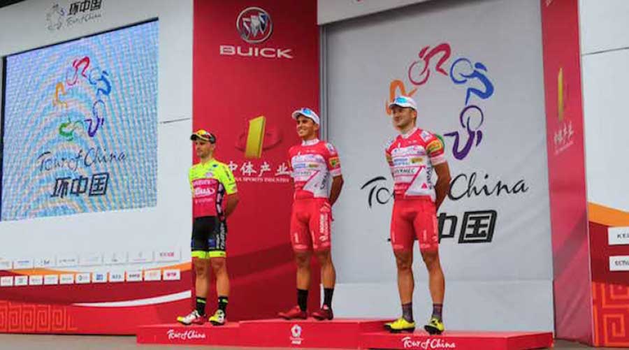 Il podio della prima tappa del Tour of China I vinta da Matteo Malucelli