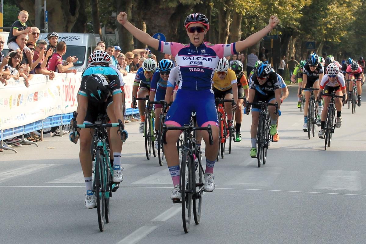 Gloria Scarsi vince la volata di Racconigi