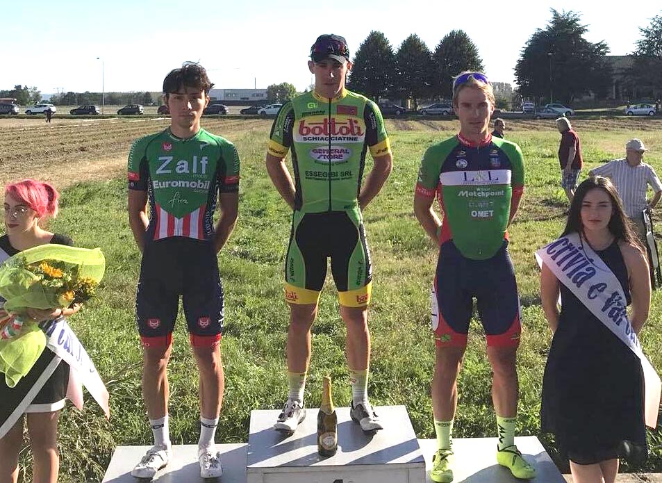 Il podio di Alzano Scrivia dove ha vinto Cristian Rocchetta