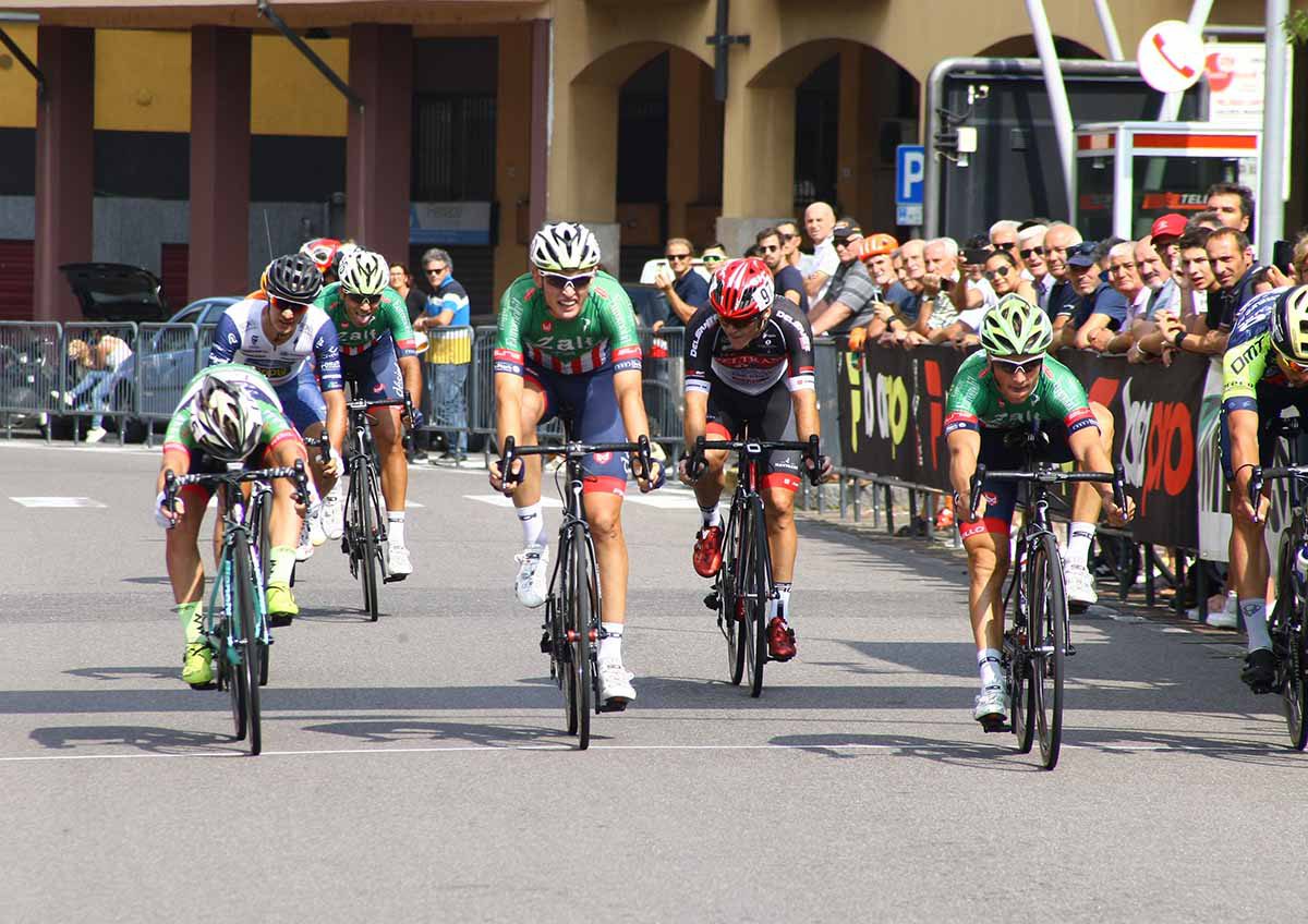 Giovanni Lonardi vince la volata a Parabiago