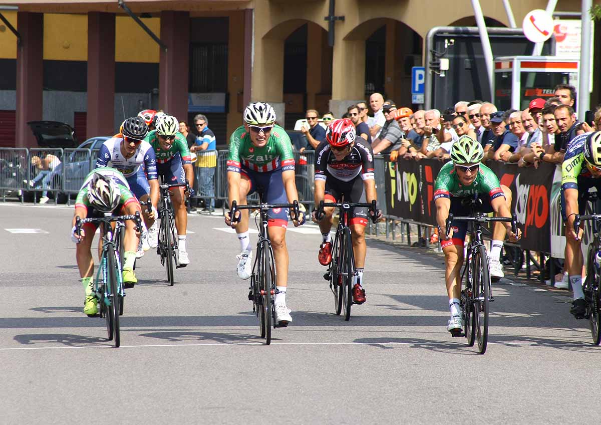 Giovanni Lonardi vince la volata a Parabiago