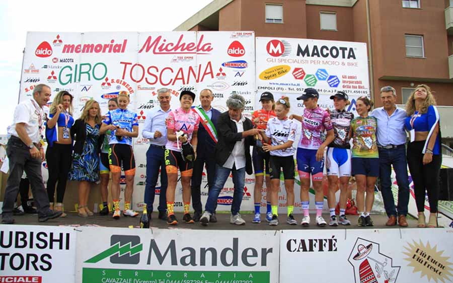 La premiazione finale con le maglie del Giro della Toscana Femminile 2018