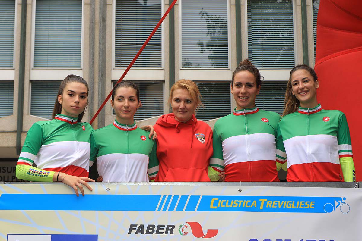 Le ragazze della Zhiraf Guerciotti Selle Italia con Svetlana Bubnenkova campionesse Italiane della Cronosquadre Donne Junior