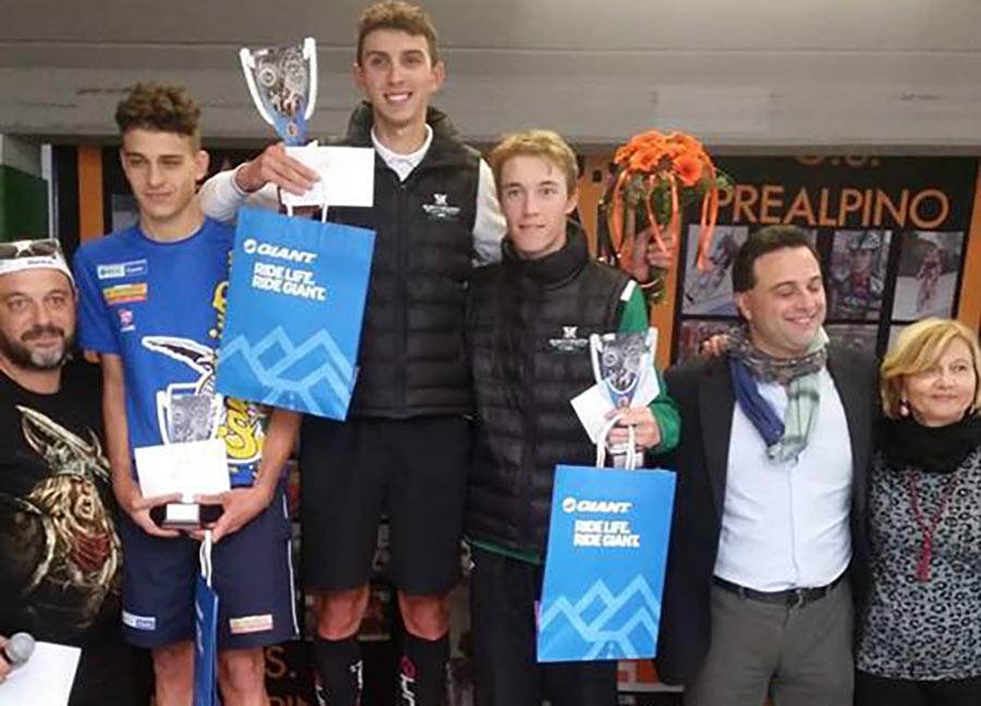 Il podio della gara Juniores di Besnate