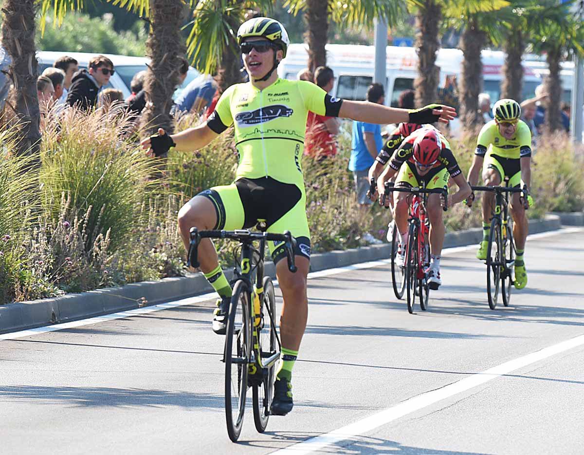 Tomas Trainini vince a Sirmione