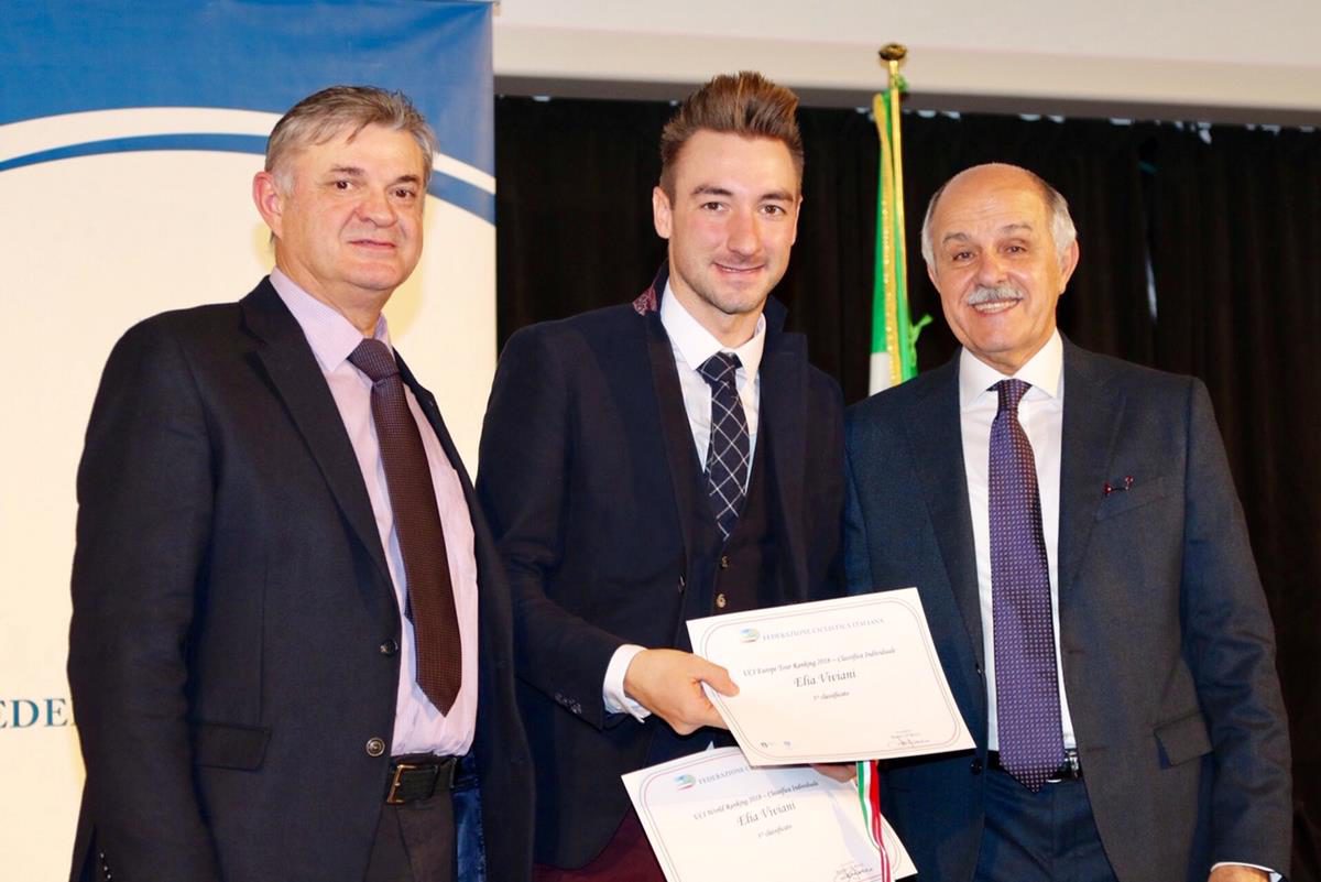 Elia Viviani premiato al Giro d'Onore 2018