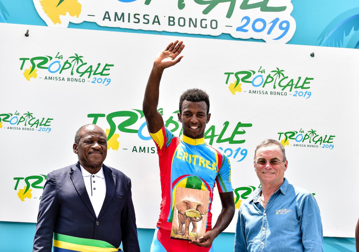 L'eritreo Biniam Girmay Hailu vince la terza tappa della Tropicale Amissa Bongo