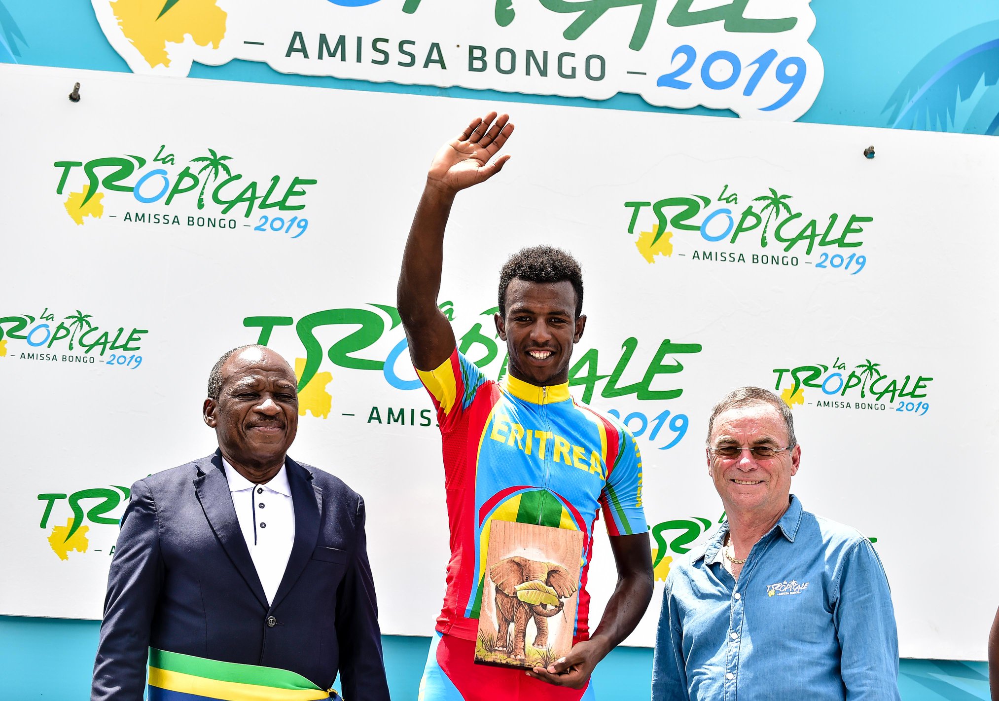 L'eritreo Biniam Girmay Hailu vince la terza tappa della Tropicale Amissa Bongo