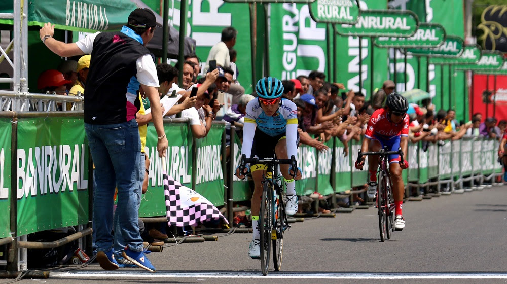 Arlenis Sierra vince la prima tappa della Vuelta Femenina a Guatemala (foto Federación Guatemalteca de Ciclismo)