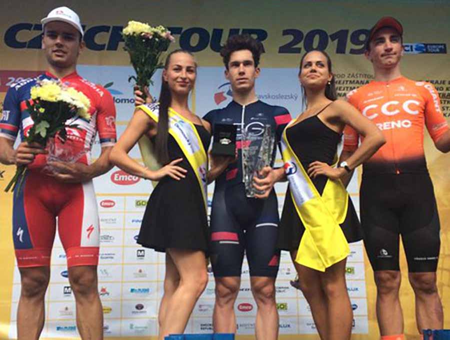 Il podio della terza tappa del Czech Tour vinta da Alberto Dainese
