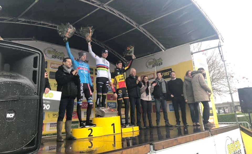 Prima vittoria in maglia iridata al Brico Cross, nel Parkcross di Maldegem