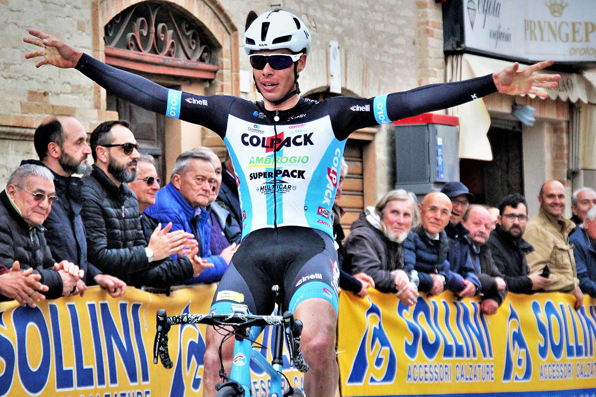 La vittoria di Filippo Rocchetti a Monte Urano (foto Rodella)