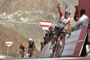La volata di Caleb Ewan nella quarta tappa dell'UAE Tour