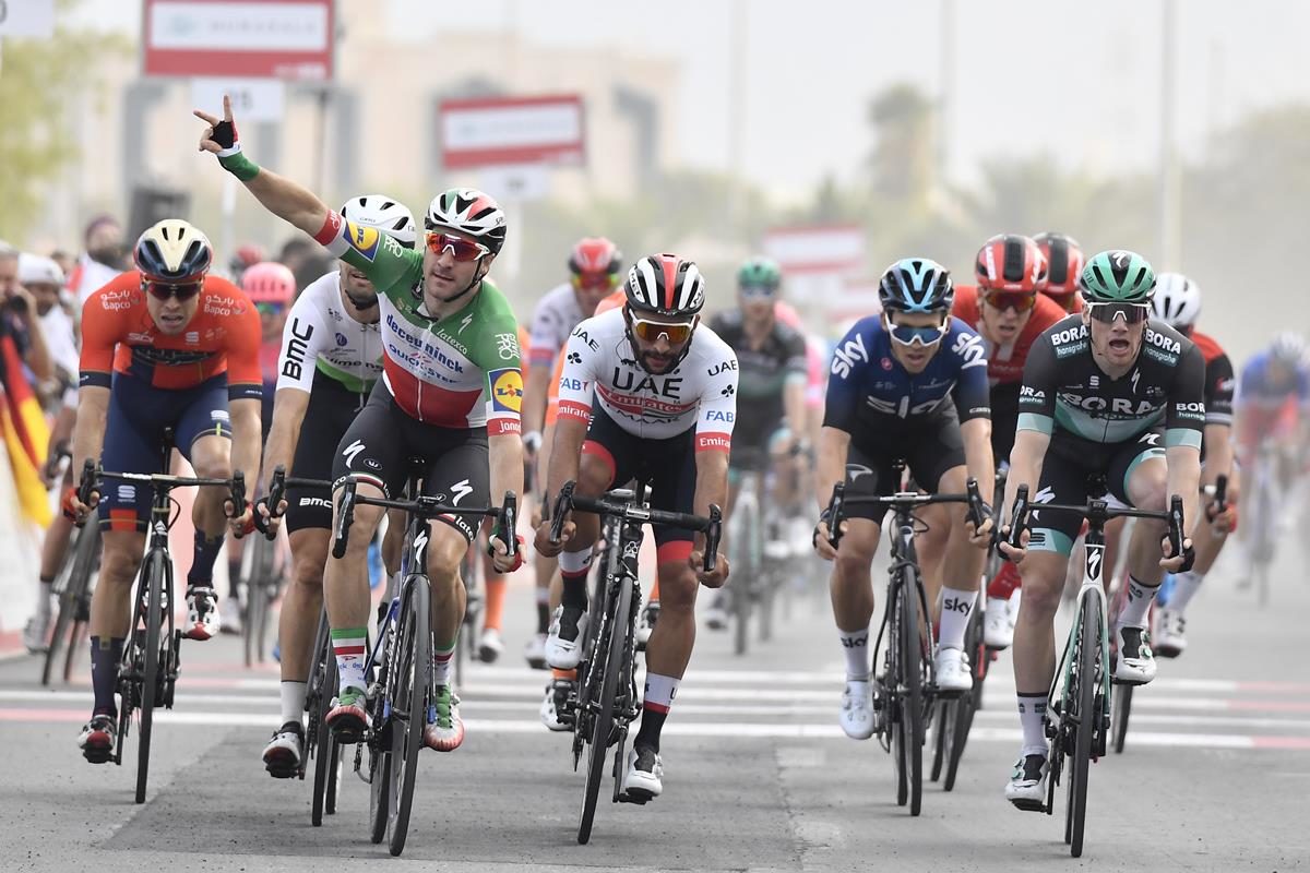 Elia Viviani vince la quinta tappa dell'UAE Tour