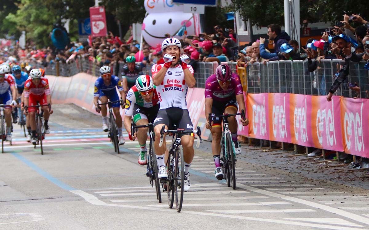 Caleb Ewan vince l'ottava tappa del Giro d'Italia 2019 (foto Photobicicailotto)