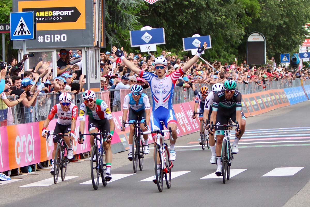 Arnaud Demare vince la decima tappa del Giro d'Italia a Modena (foto Photobicicailotto)