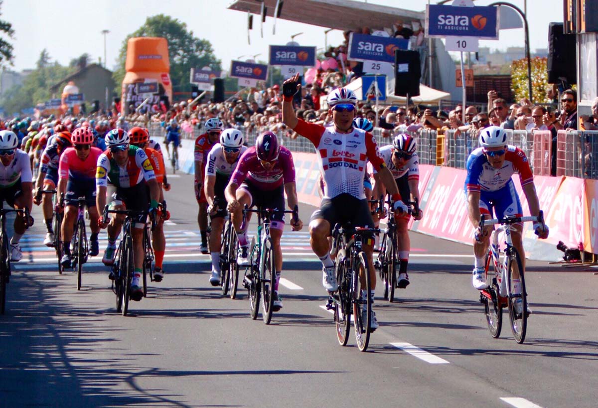 Caleb Ewan vince l'undicesima tappa del Giro d'Italia (foto Photobicicailotto)