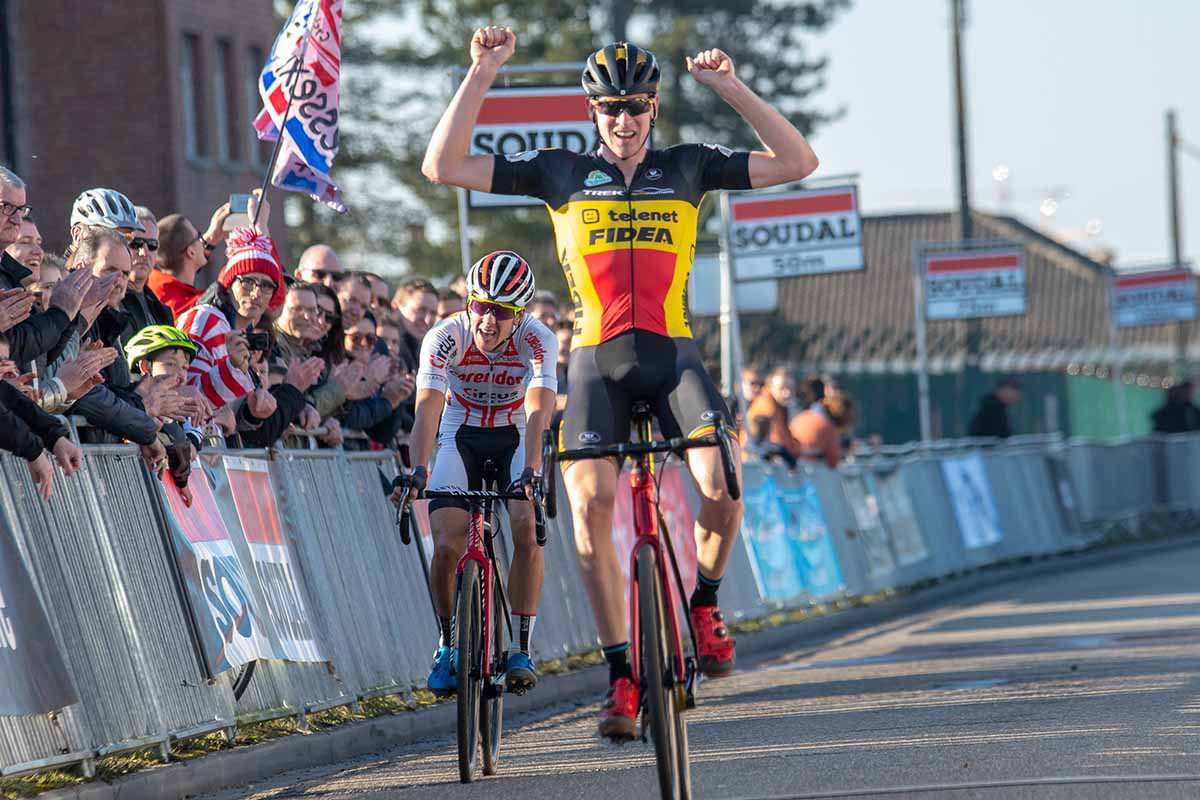 Il campione belga di ciclocross Toon Aerts vince il Gp Leuven