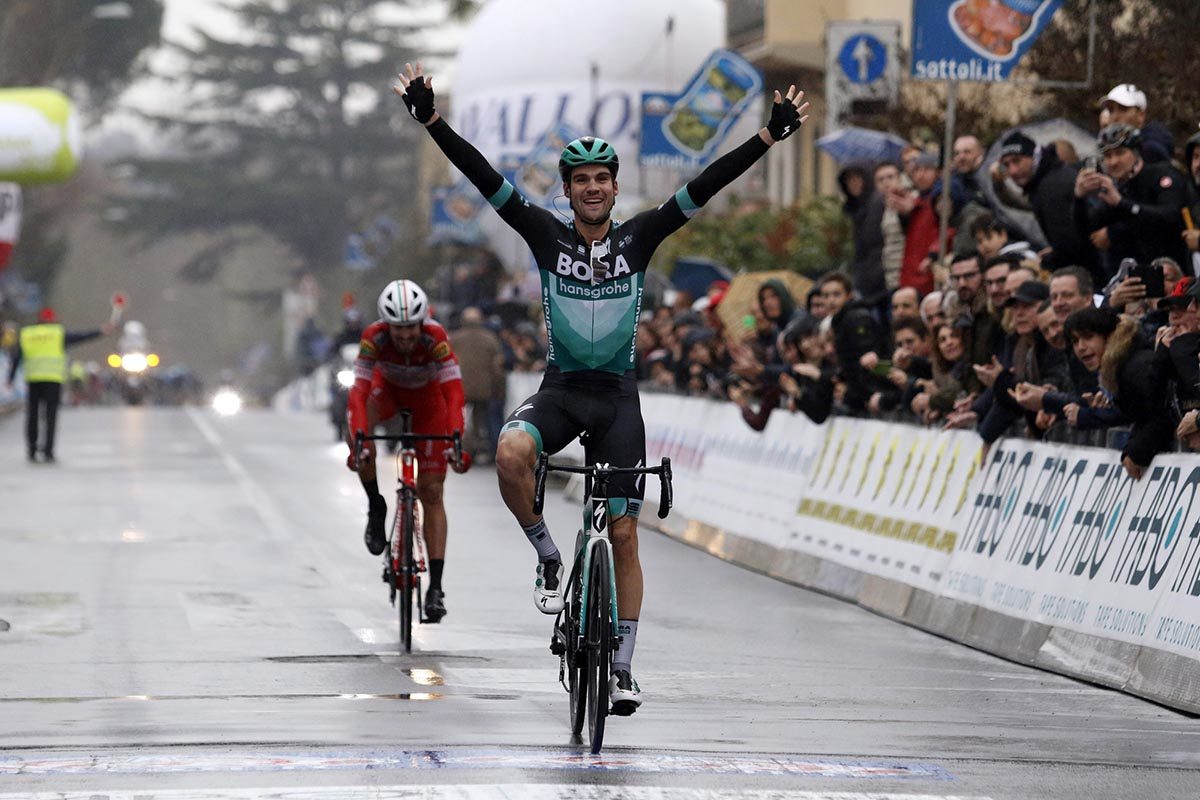 Maximillian Schachmann batte Mattia Cattaneo a Larciano (foto BORA - hansgrohe / Bettiniphoto)