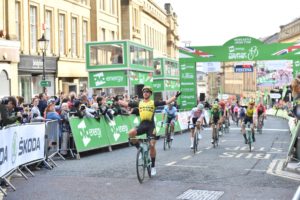Dylan Groenewegen vince la terza tappa del Tour of Britain