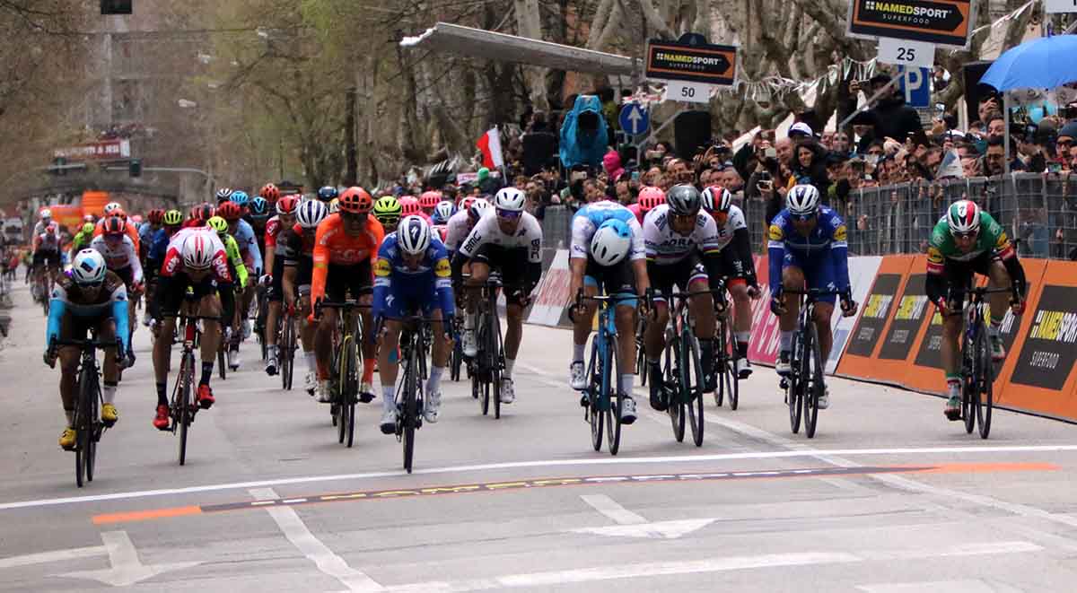 Julian Alaphilippe vince la sesta tappa della Tirreno-Adriatico 2019